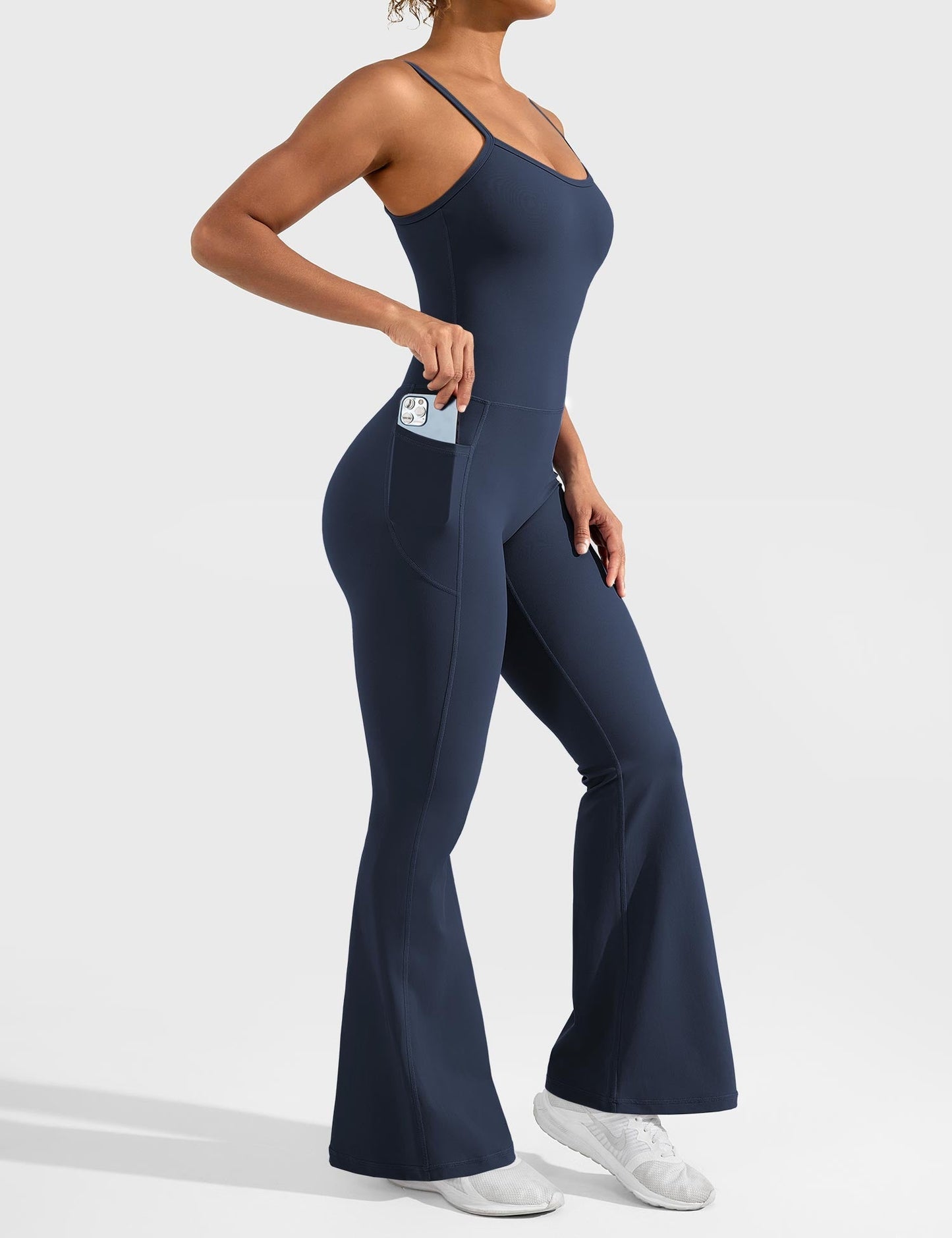 Mazona's Flared Jumpsuit met Zakken